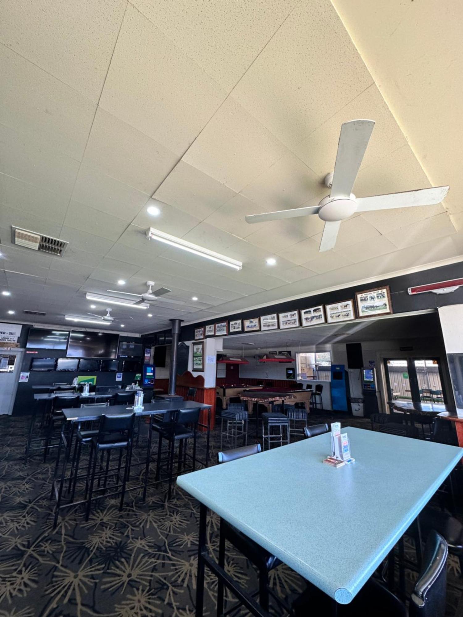 The Shamrock Hotel Balranald Buitenkant foto