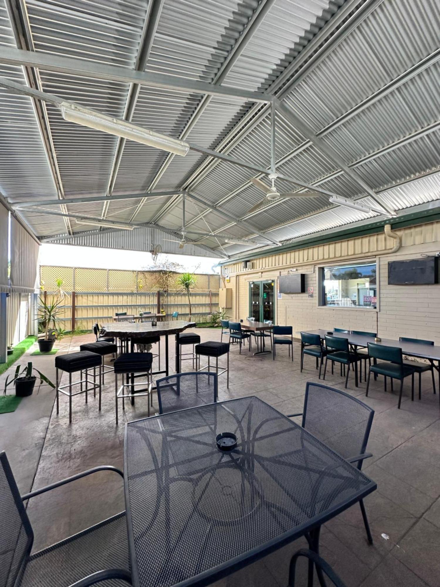 The Shamrock Hotel Balranald Buitenkant foto