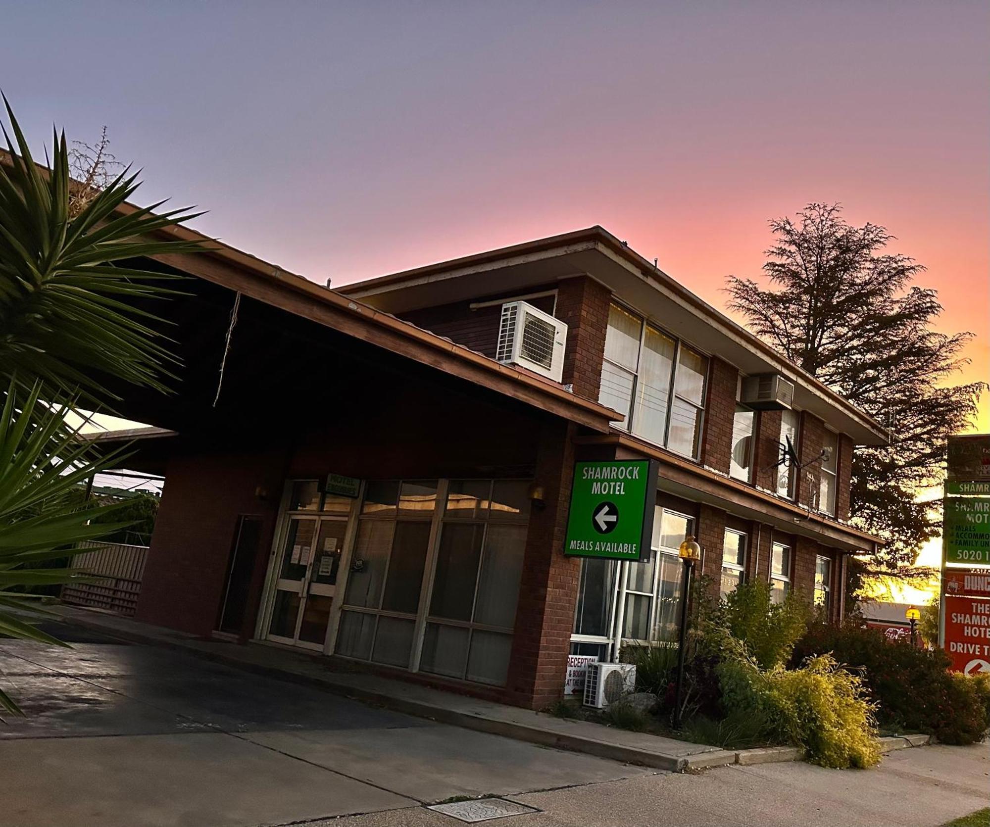 The Shamrock Hotel Balranald Buitenkant foto