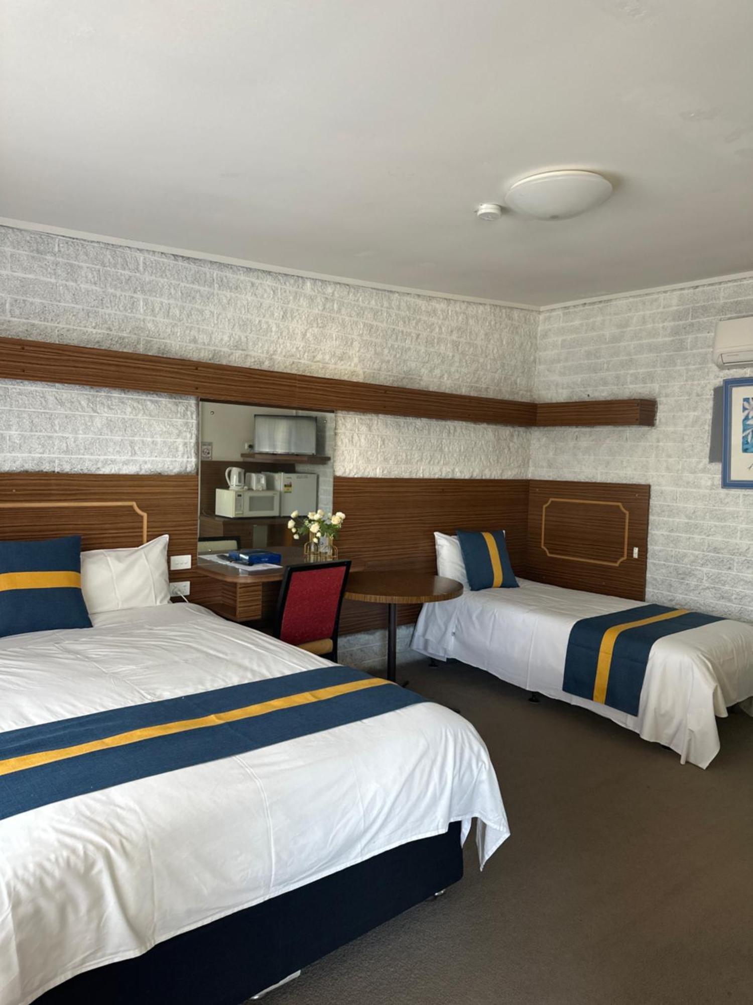 The Shamrock Hotel Balranald Buitenkant foto
