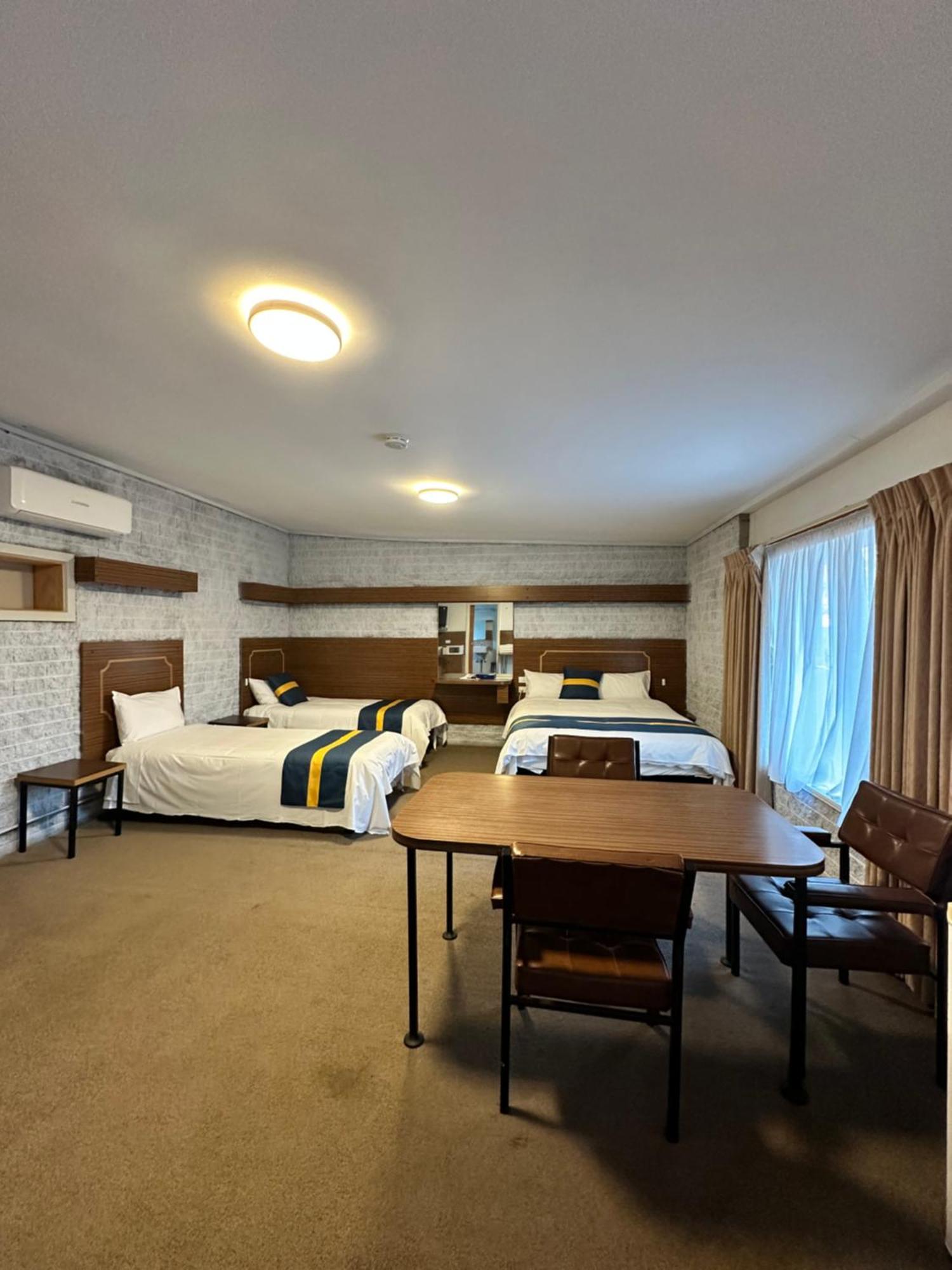 The Shamrock Hotel Balranald Buitenkant foto