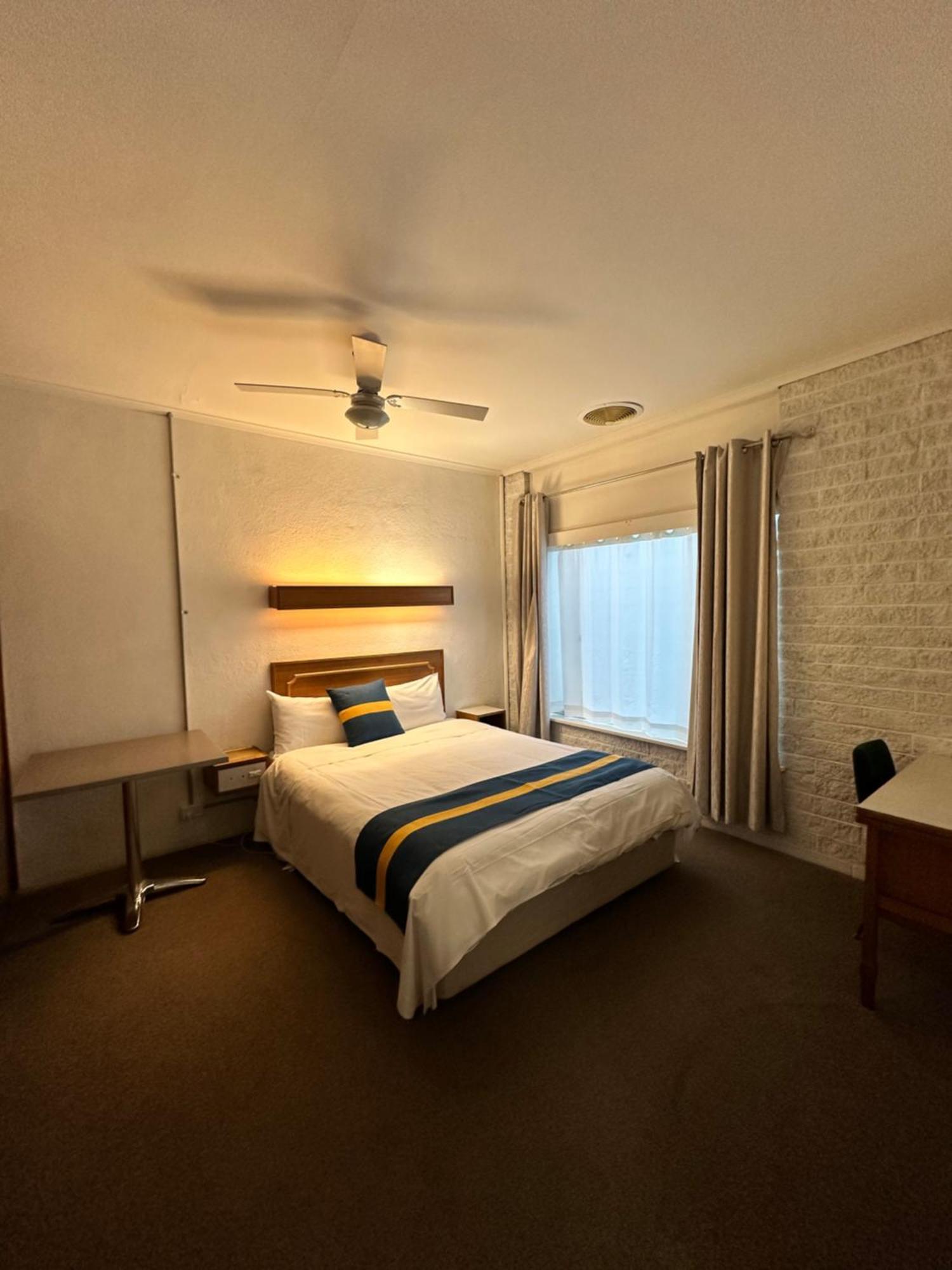 The Shamrock Hotel Balranald Buitenkant foto